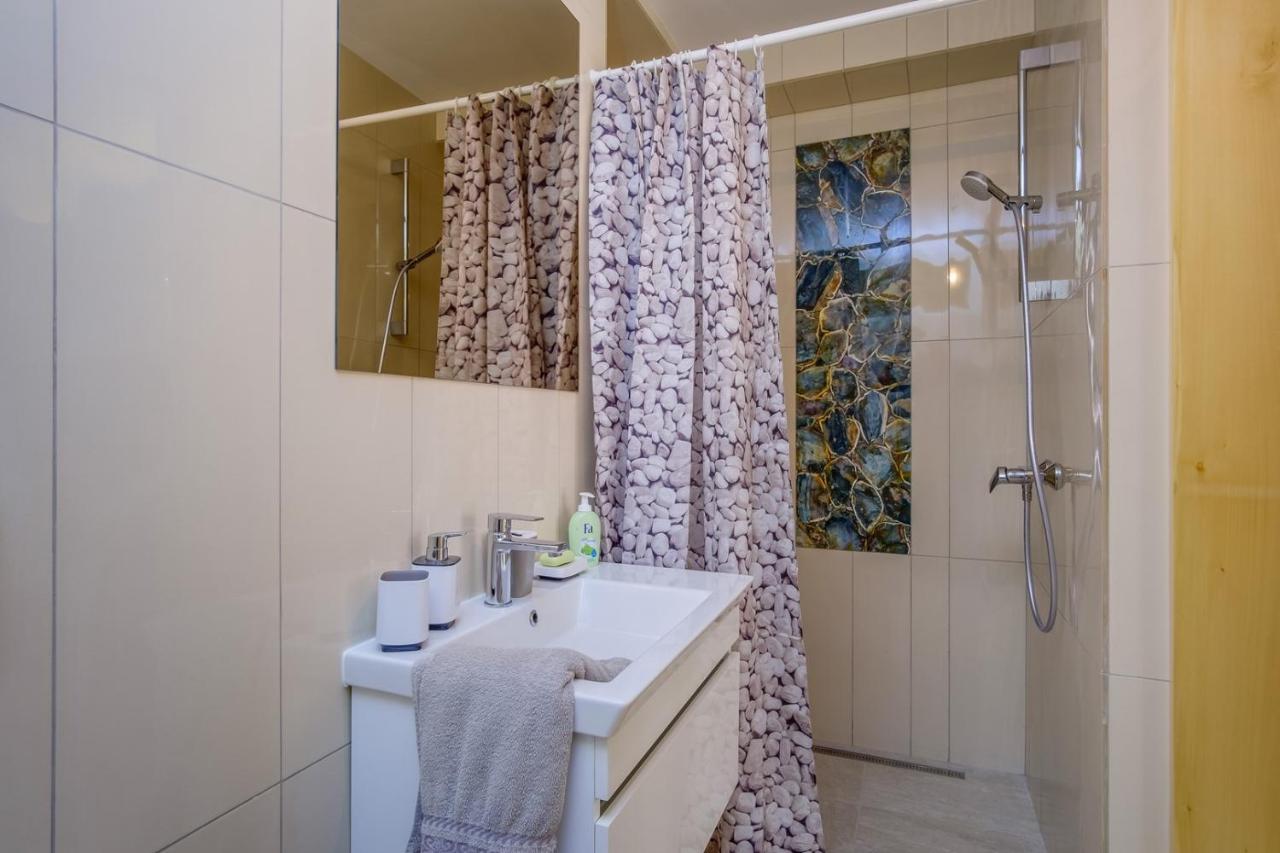 Elegant Apartment Iris Mali Lošinj Dış mekan fotoğraf